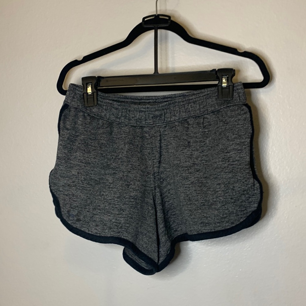 UNDER ARMOR SHORTS